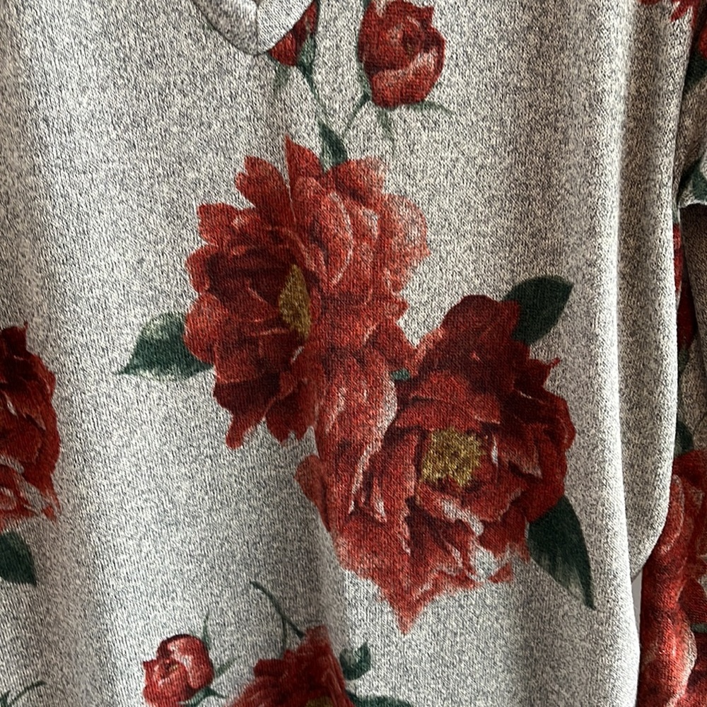 Floral oversized sweater type tunic. Size small - Picture 5 of 6